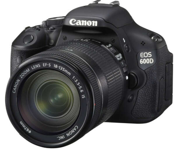 Я очень хочу фотоаппарат Canon EOS 600D Kit 18-135 IS (черный)