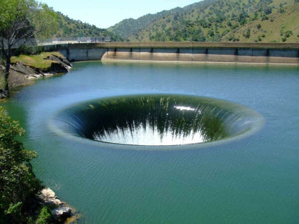 увидеть вживую платину МОНТИЧЕЛЛО (MONTICELLO DAM) В ОКРУГЕ NAPA COUNTY В КАЛИФОРНИИ