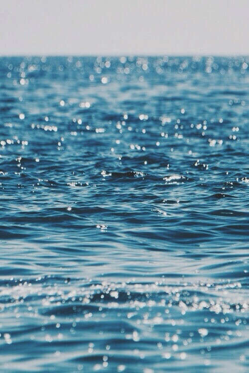 Поехать отдыхать на море^^