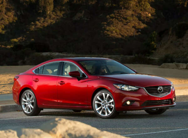 Автомобиль Mazda