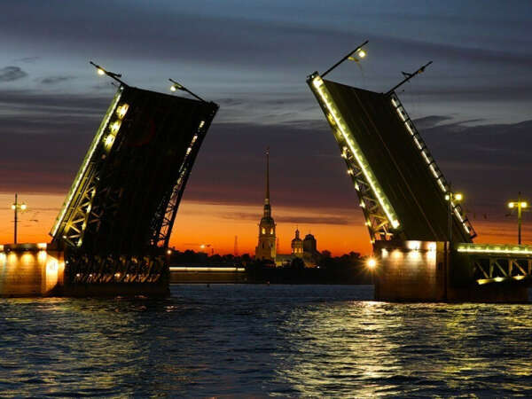 Увидеть разводные мосты в Питере
