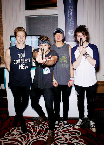 кружка 5sos