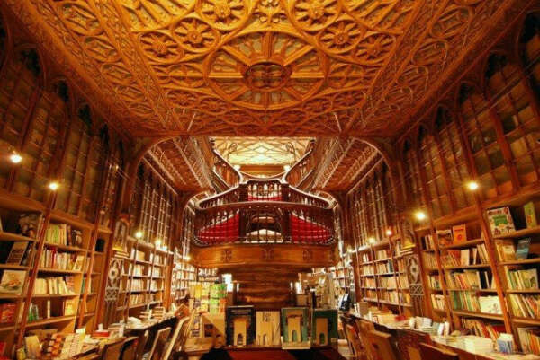 Книжный магазин Livraria Lello, Португалия