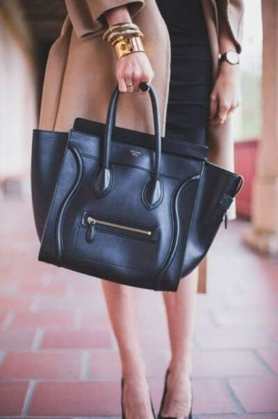 Сумку CELINE