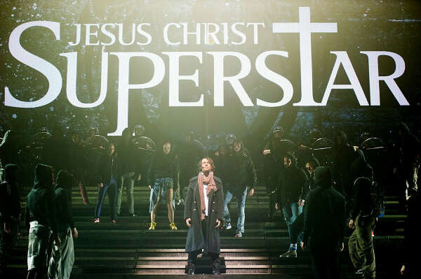 Увидеть современную английскую постановку Jesus Christ Superstar
