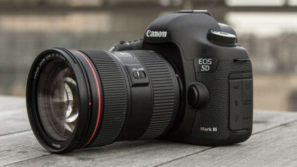 Canon 5D Mark III DSLR cam