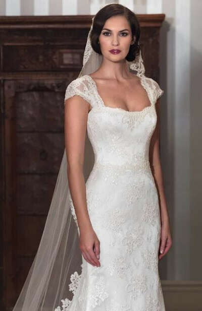 Lucia от Suzanne Neville