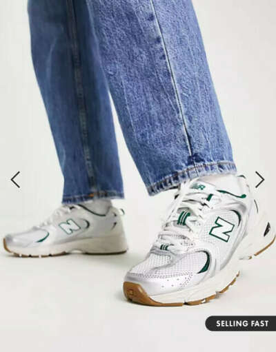New Balance 530 trainers in white and green (РАЗМЕР 6.5UK)