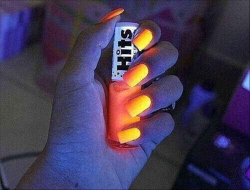 неоновый лак для ногтей