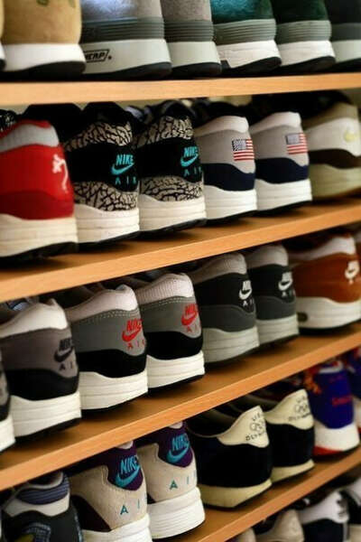 NIKE