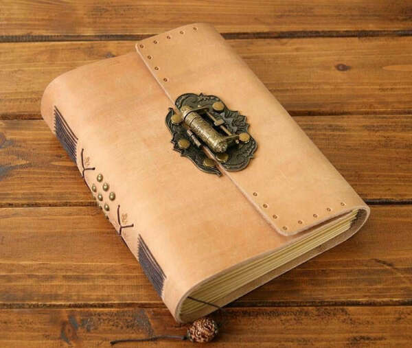 Дневник с замком