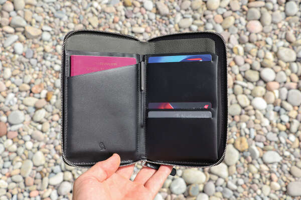 Кошелек Bellroy Travel Folio v2