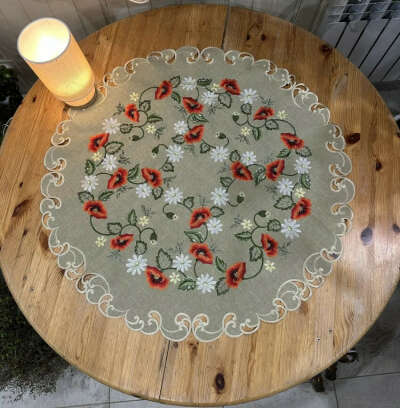 Салфетка на стол Маки