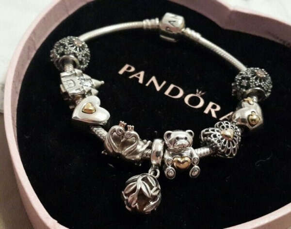 Браслет Pandora c шармами