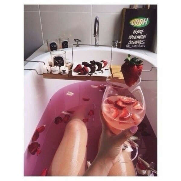 Жить удовольствиями