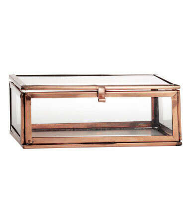 H&M Glass box