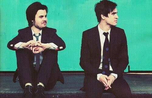 Сходить на концерт Panic! At The Disco