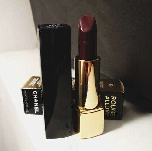 Помаду chanel