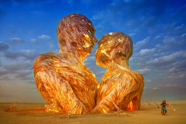 Побывать на фестивале Burning man