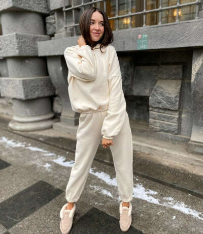Your favorite SHOWROOM on Instagram: “Базовый костюм на флисе представлен в 2-х шикарных расцветках????- 4.000₽#nevskyshop”