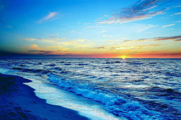 На море