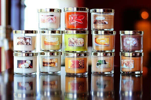 Свечку от Bath and Body works <3