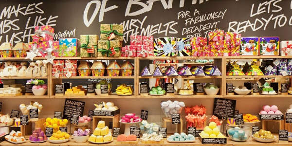 Любая косметика из пристанища выедающих ароматов Lush :)
