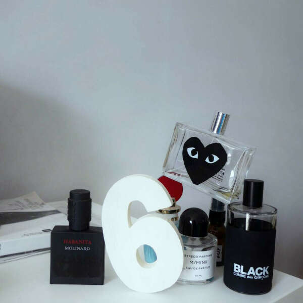 comme des garcons play red.