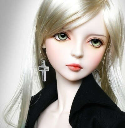 Шарнирная кукла (BJD)