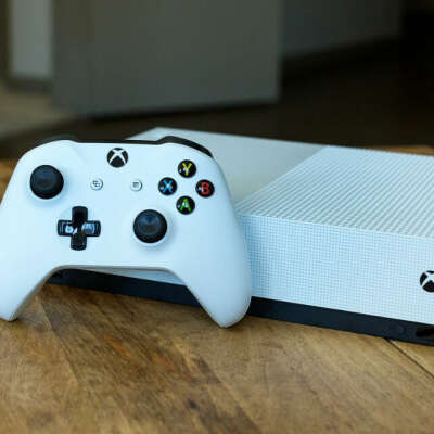 Xbox One S 1 Tb (Игровая консоль)