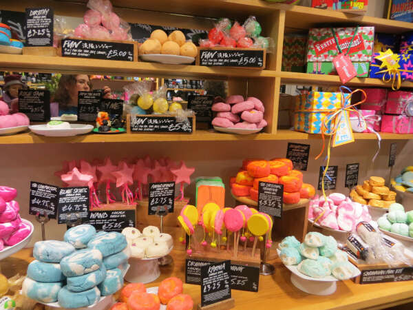 Lush - бомбочки, скрабы, мыло, сертификат