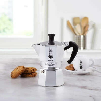 Гейзерная кофеварка Bialetti Moka Express на 6 порций, 270 мл