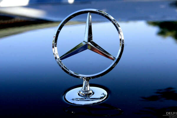 значок на капот Mercedes-Benz