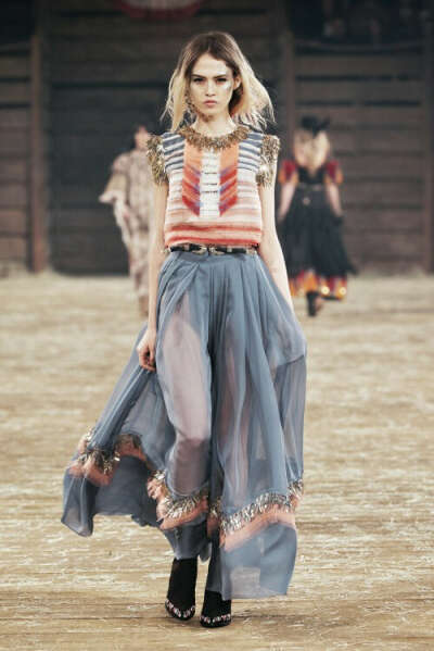 Участвовать в Fashion Week за границей