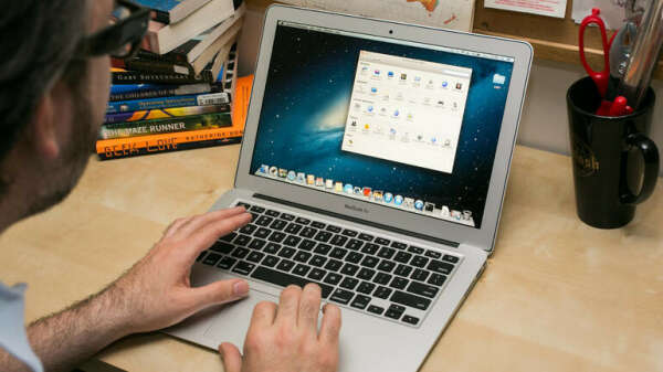 Apple MacBookAir 13*