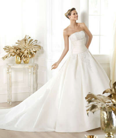 Laurain wedding dress by Pronovias