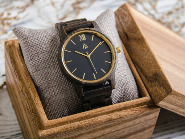 Деревянные часы Avrora