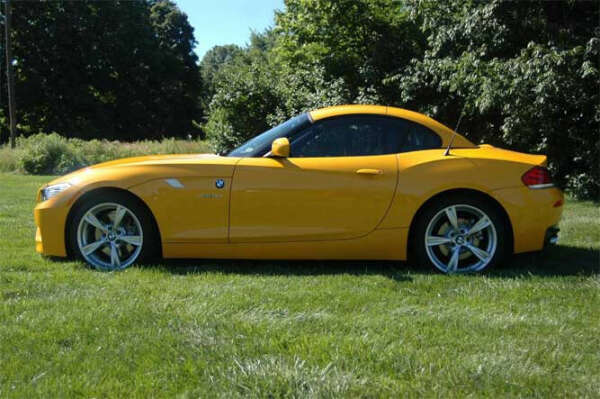 BMW Z4 yellow