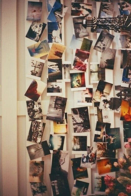 Обклеить стену фотографиями