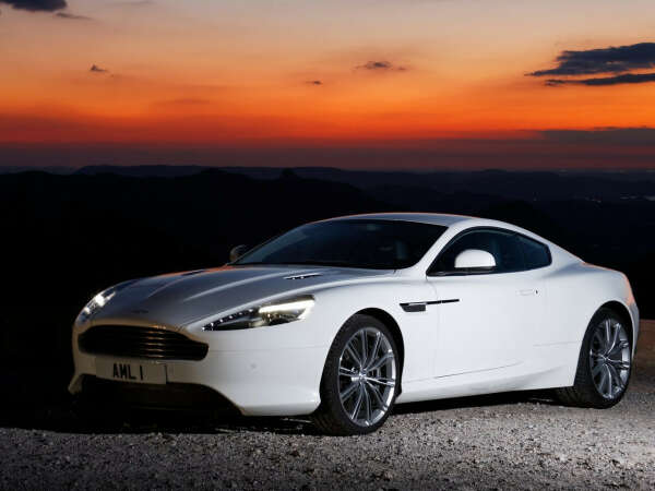 Автомобиль Aston Martin Virage Coupe