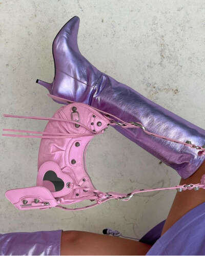 balenciaga le cagole розовая