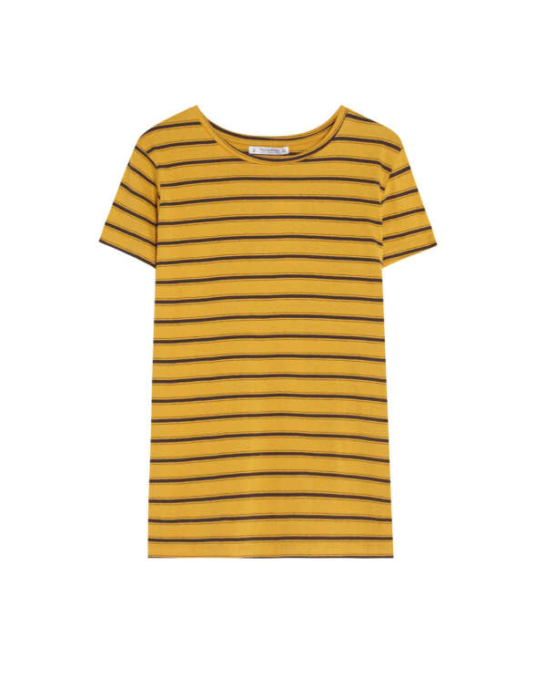 Горчичная футболка Pull&Bear