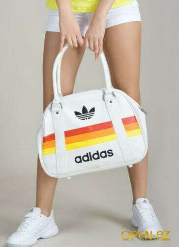 Не отказалась бы от такой летней сумки. (Adidas)