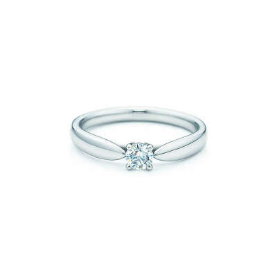 Tiffany Harmony™ ring in platinum with a round brilliant diamond