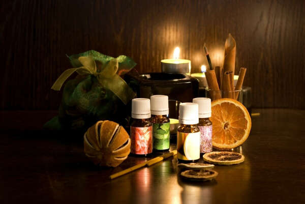 Натуральные эфирные масла, например, Doterra