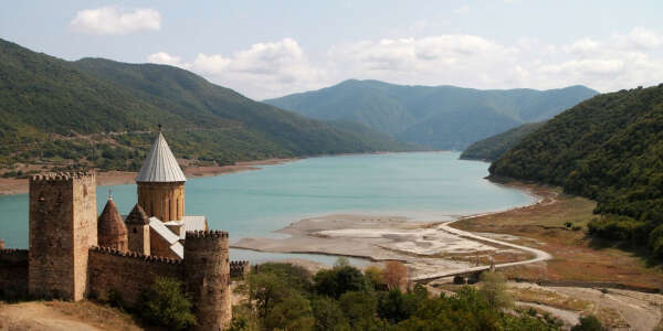 Замок Ананури