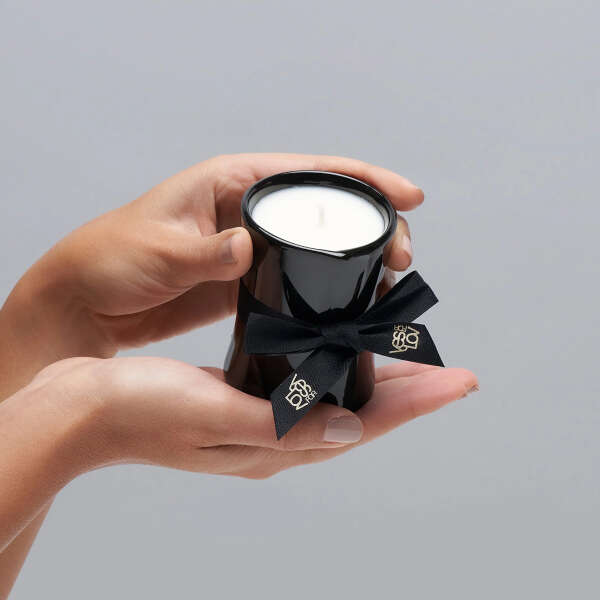 MASSAGE CANDLE with a titillating scent