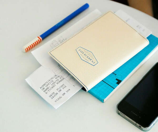 ICONIC ANTI SKIMMING PASSPORT CASE