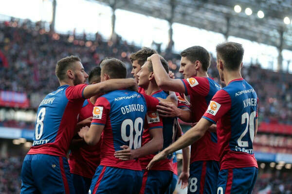 Футбольная футболка с моей фамилией на спине и № 8))
