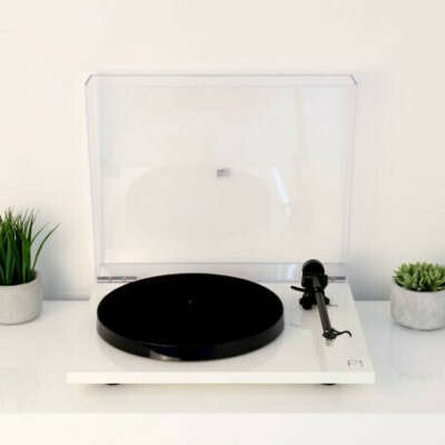 Виниловый проигрыватель Rega Planar 1 Plus (БЕЛЫЙ)